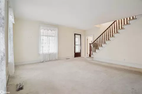 Living - 320 Park St, Donnellson, IA 52625 photo 1 of 4