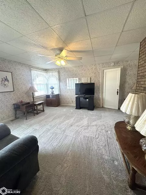 522 W Maple St, Centerville, IA 52544 photo 3