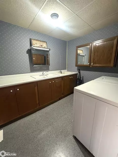 522 W Maple St, Centerville, IA 52544 photo 11