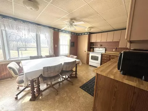 522 W Maple St, Centerville, IA 52544 photo 6