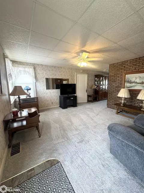 522 W Maple St, Centerville, IA 52544 photo 2