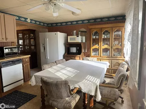522 W Maple St, Centerville, IA 52544 photo 8
