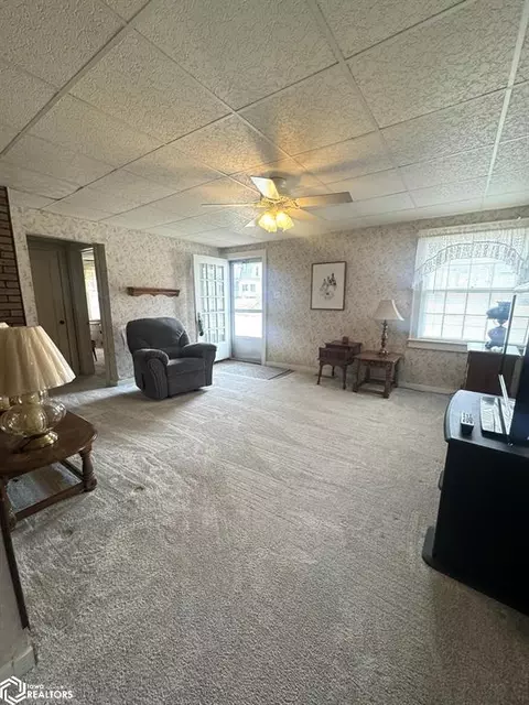 522 W Maple St, Centerville, IA 52544 photo 4