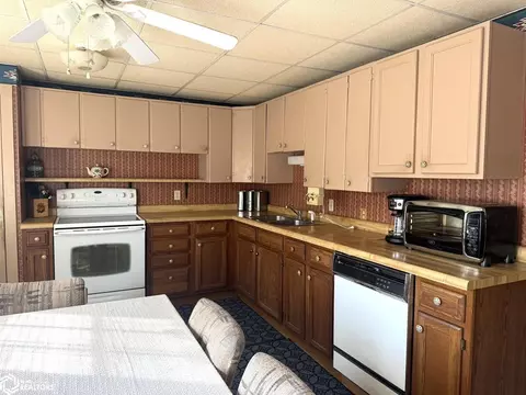 522 W Maple St, Centerville, IA 52544 photo 7