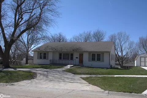1821 Quint Ave, Carroll, IA 51401