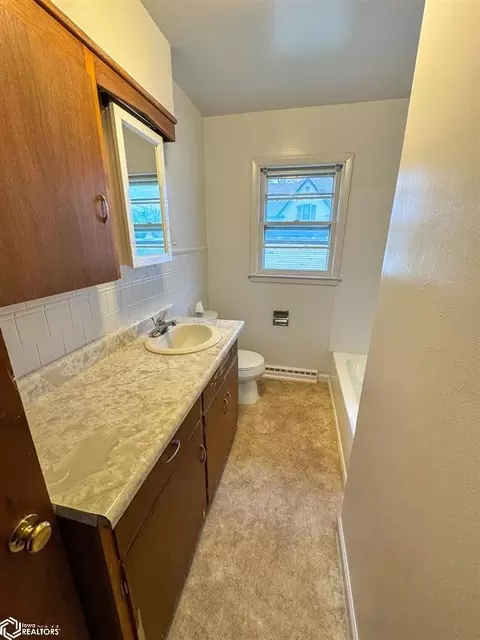 Bath - 308 2nd Ave SW, Hampton, IA 50441 photo 1 of 3