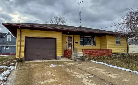 308 2nd Ave SW, Hampton, IA 50441