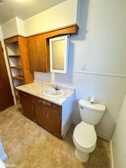 Bath - 308 2nd Ave SW, Hampton, IA 50441 photo 3 of 3