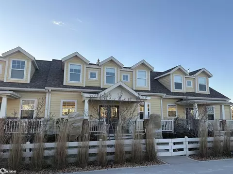2132 Amber Ln, Fairfield, IA 52556