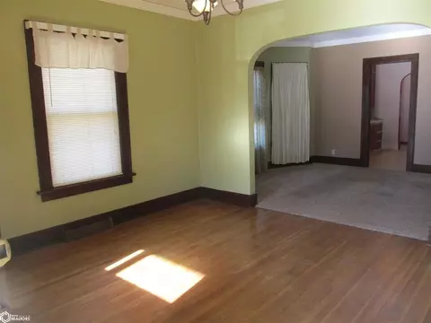 306 E 4th St, Atlantic, IA 50022 photo 2