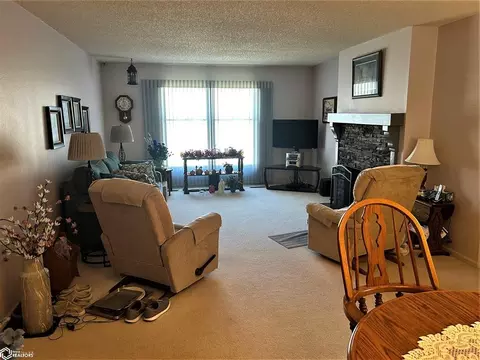 408 S Hall St #2, Algona, IA 50511
