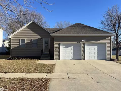 814 N West St, Carroll, IA 51401