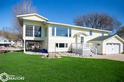 4674 N Shore Dr, Clear Lake, IA 50428