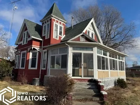 313 E Wall St, Seymour, IA 52590