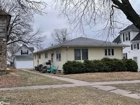 1006 S 8th St, Burlington, IA 52601