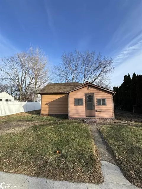 1714 S 14th St, Burlington, IA 52601