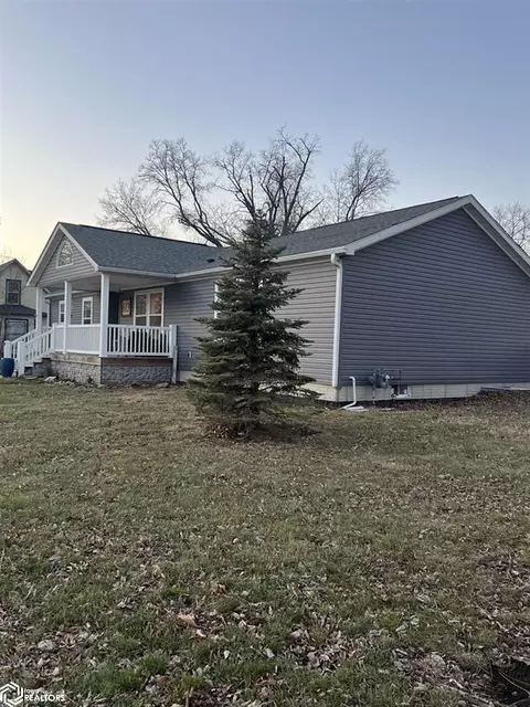 613 Woodlawn Ave, Chariton, IA 50049