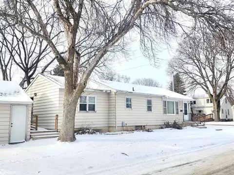 2708 S Adams Ave, Mason City, IA 50401