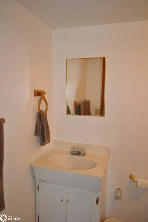 Bath - 411 W 2nd St, Glidden, IA 51443 photo 7 of 7