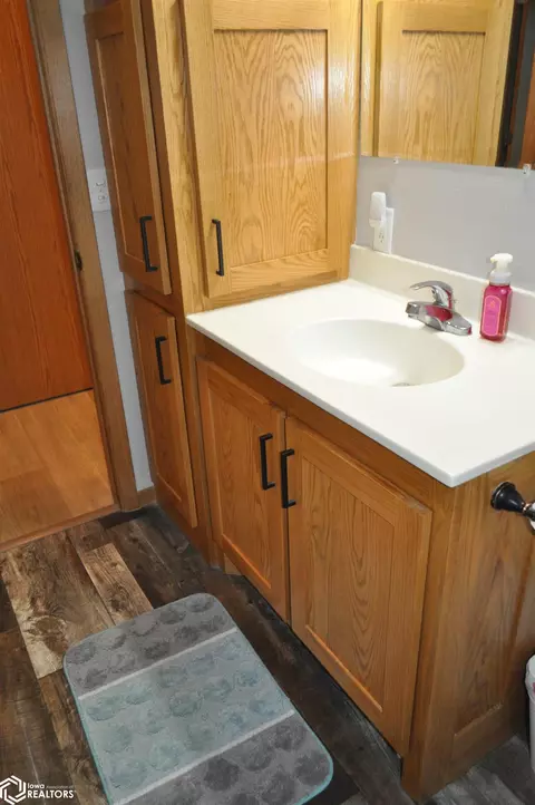 Bath - 411 W 2nd St, Glidden, IA 51443 photo 3 of 7