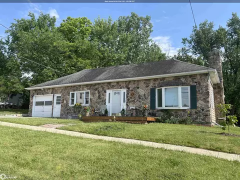 104 W Lowe Ave, Fairfield, IA 52556