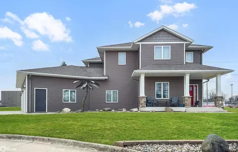 216 Oak Hill Dr, Hampton, IA 50441