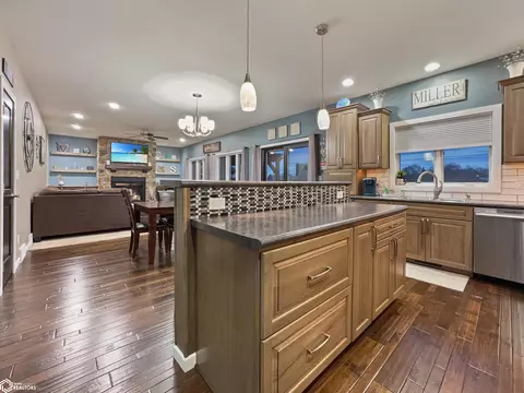 Kitchen - 216 Oak Hill Dr, Hampton, IA 50441 photo 6 of 7