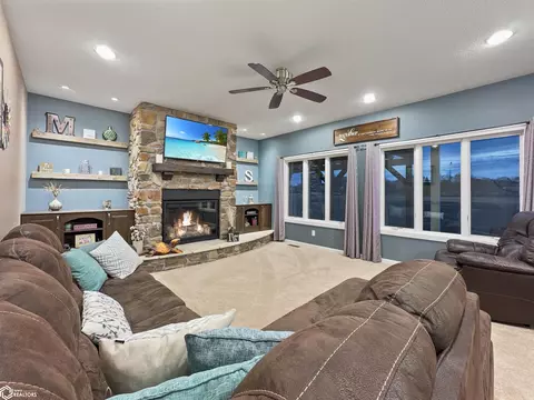 Living - 216 Oak Hill Dr, Hampton, IA 50441 photo 2 of 4