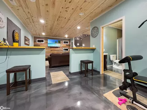 Entry Way - 216 Oak Hill Dr, Hampton, IA 50441 photo 9 of 9