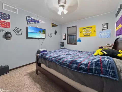 Bedroom - 216 Oak Hill Dr, Hampton, IA 50441 photo 5 of 14