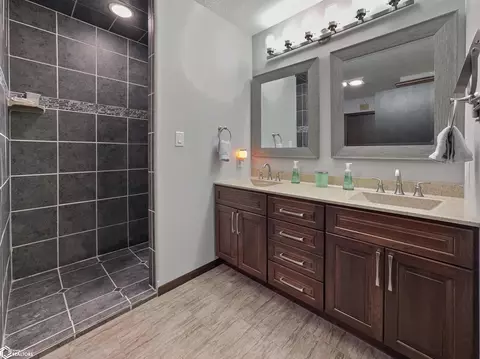 Bath - 216 Oak Hill Dr, Hampton, IA 50441 photo 2 of 12