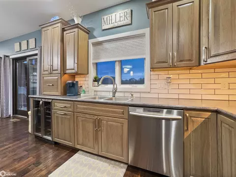 Kitchen - 216 Oak Hill Dr, Hampton, IA 50441 photo 4 of 7
