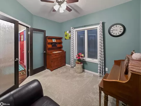 Entry Way - 216 Oak Hill Dr, Hampton, IA 50441 photo 2 of 9
