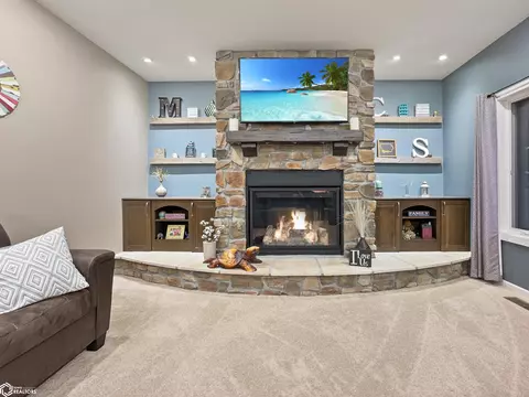 Living - 216 Oak Hill Dr, Hampton, IA 50441 photo 3 of 4