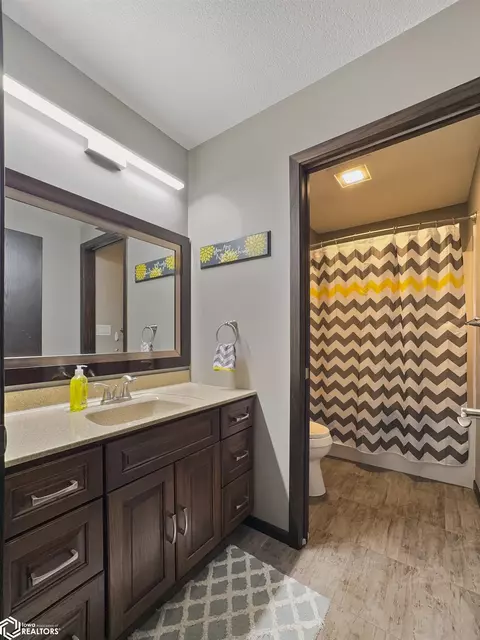 Bath - 216 Oak Hill Dr, Hampton, IA 50441 photo 8 of 12