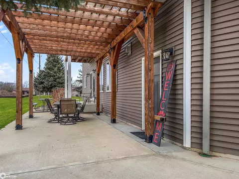 Exterior - 216 Oak Hill Dr, Hampton, IA 50441 photo 2 of 7