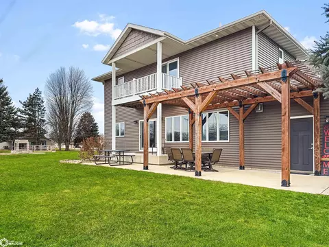 Exterior - 216 Oak Hill Dr, Hampton, IA 50441 photo 3 of 7