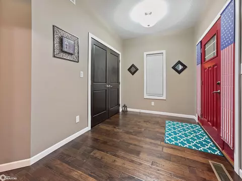 Entry Way - 216 Oak Hill Dr, Hampton, IA 50441 photo 3 of 9