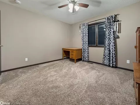 Bedroom - 216 Oak Hill Dr, Hampton, IA 50441 photo 13 of 14