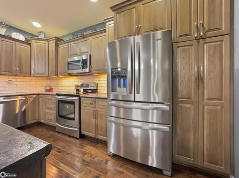 Kitchen - 216 Oak Hill Dr, Hampton, IA 50441 photo 3 of 7