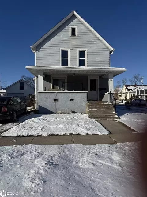 11 E North St, Marshalltown, IA 50158