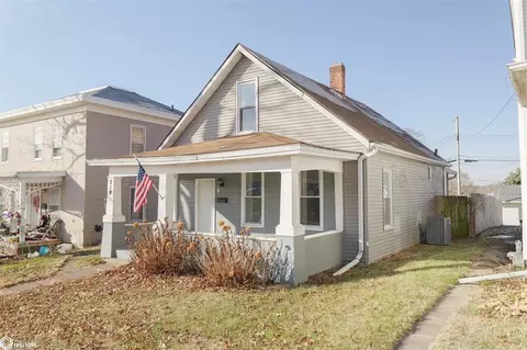 919 N 9th St, Burlington, IA 52601