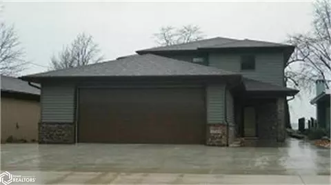 1709 S Shore Dr, Clear Lake, IA 50428