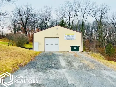121 Woodland Rd, Montezuma, IA 50171