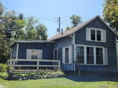 4587 Wesley Dr, Clear Lake, IA 50428