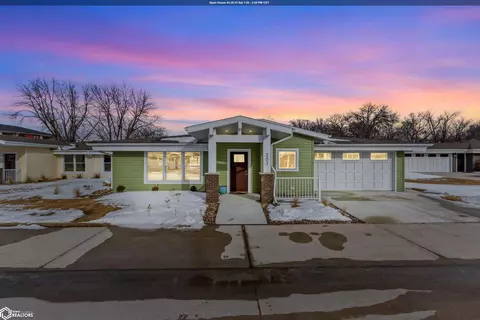 303 Oak Hill Ct, Clear Lake, IA 50428