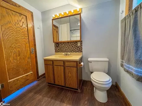 Bath - 1118 4th St NE, Hampton, IA 50441 photo 1 of 3