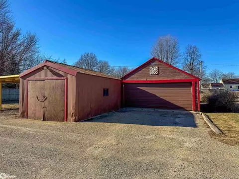 Exterior - 1118 4th St NE, Hampton, IA 50441 photo 5 of 6