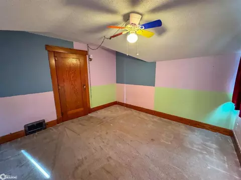 Bedroom - 1118 4th St NE, Hampton, IA 50441 photo 4 of 10