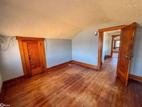 Bedroom - 1118 4th St NE, Hampton, IA 50441 photo 6 of 10